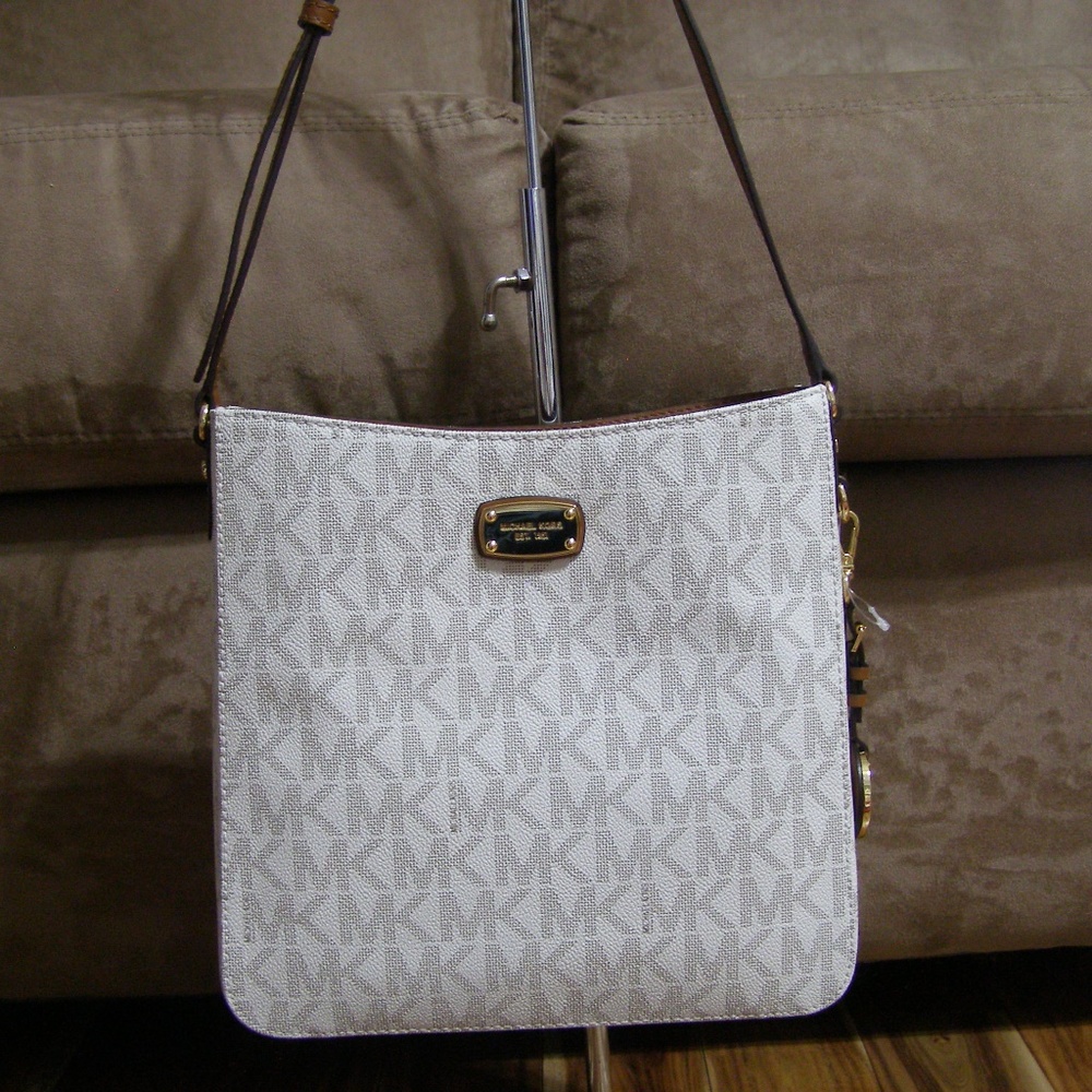 Michael Kors Jet Set Large Messenger